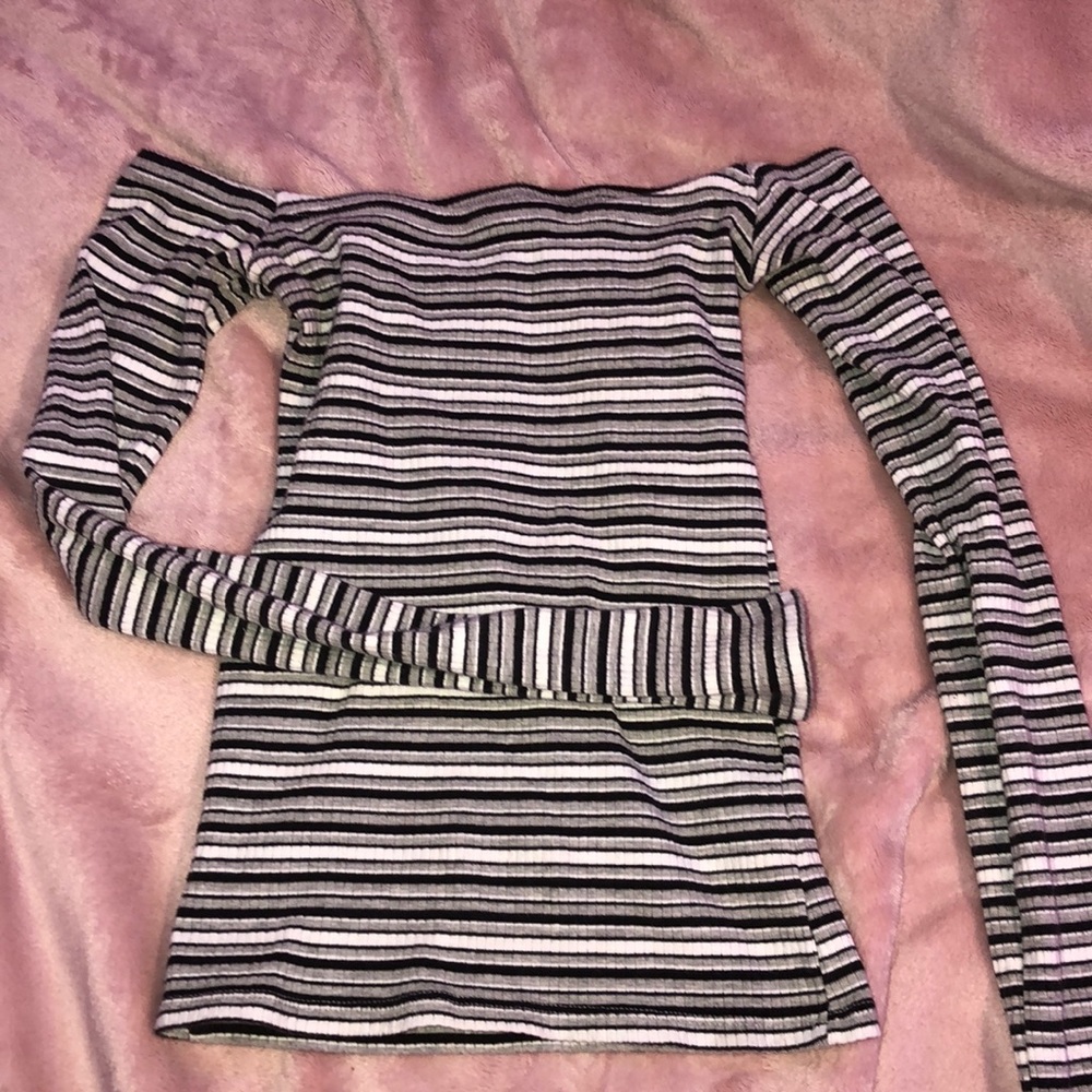 Stripped long sleeve shirt off the shoulders